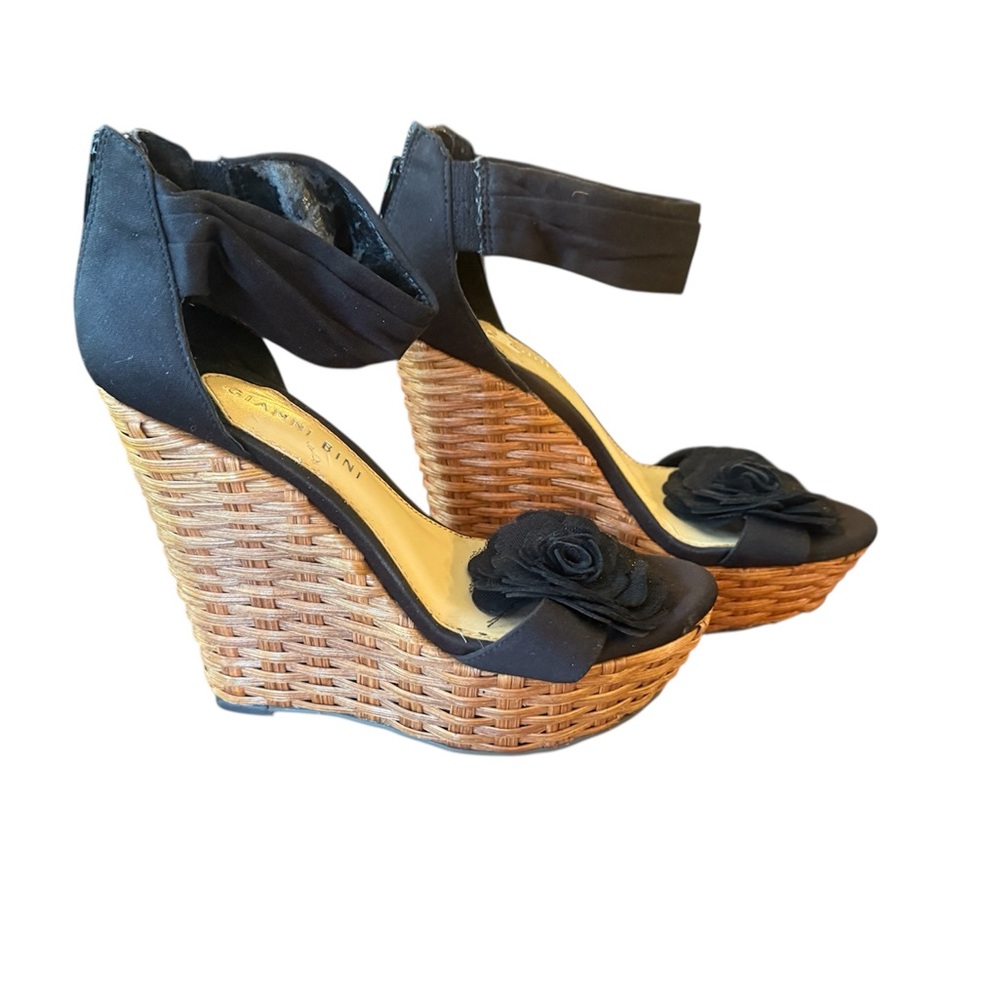 Gianni Bini black satin fabric floral woven platform wedge heels size 7